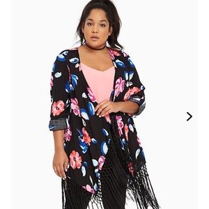 💞 HOST PICK💞 Torrid fringe kimono floral size 2